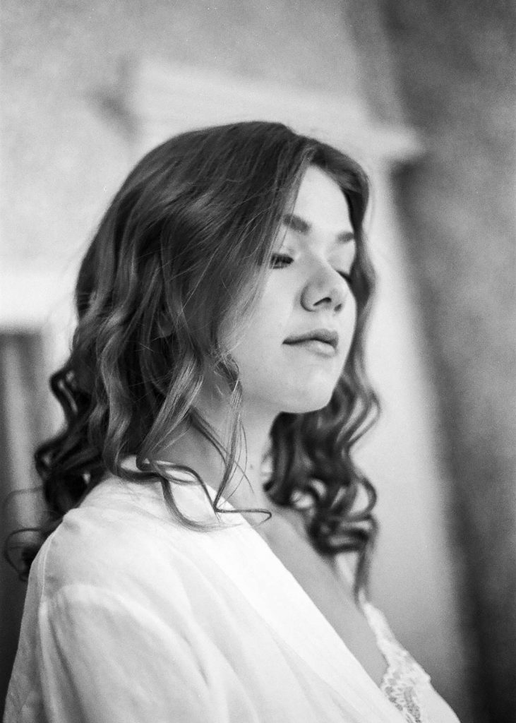 Filmikuvaus muotokuvaus mustavalkoisena. Valokuva.