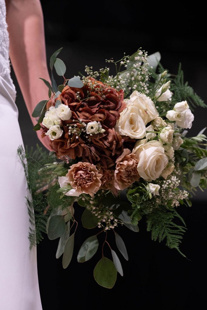 Häätrendit esittelyssä, hääkimppu kukkakauppa Pikkukilpi. Valokuva.