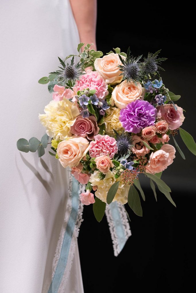 Häätrendit esittelyssä, hääkimppu kukkakauppa Pikkukilpi. Valokuva.