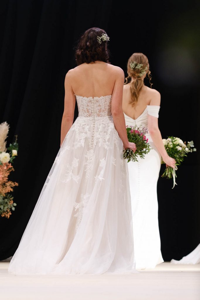 Häätrendit esittelyssä, hääpuku Seremonia. Valokuva.