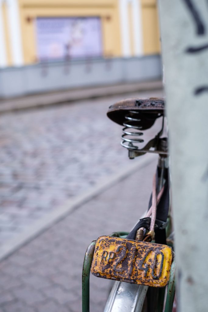 Katukuvia paikassa Tallinnan vanhakaupunki. Valokuva.