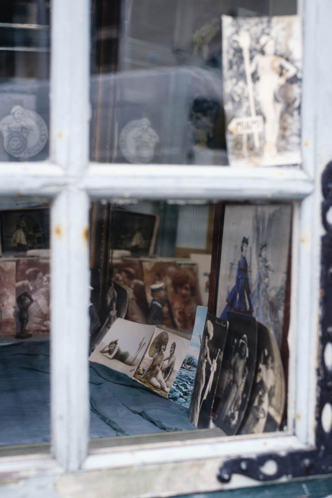 Katukuvia paikassa Tallinnan vanhakaupunki. Valokuva.