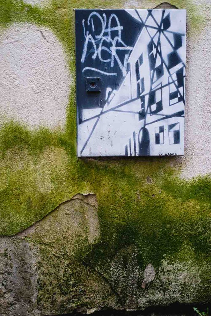 Katukuvia paikassa Tallinnan vanhakaupunki. Valokuva.