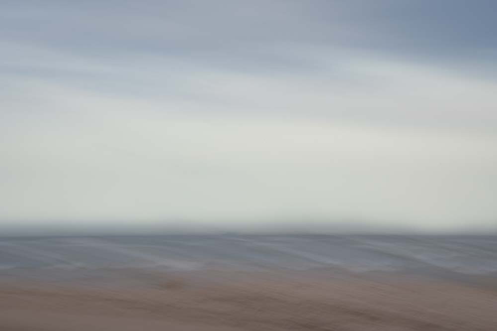 ICM tekniikalla kuvattu meri. Valokuva.