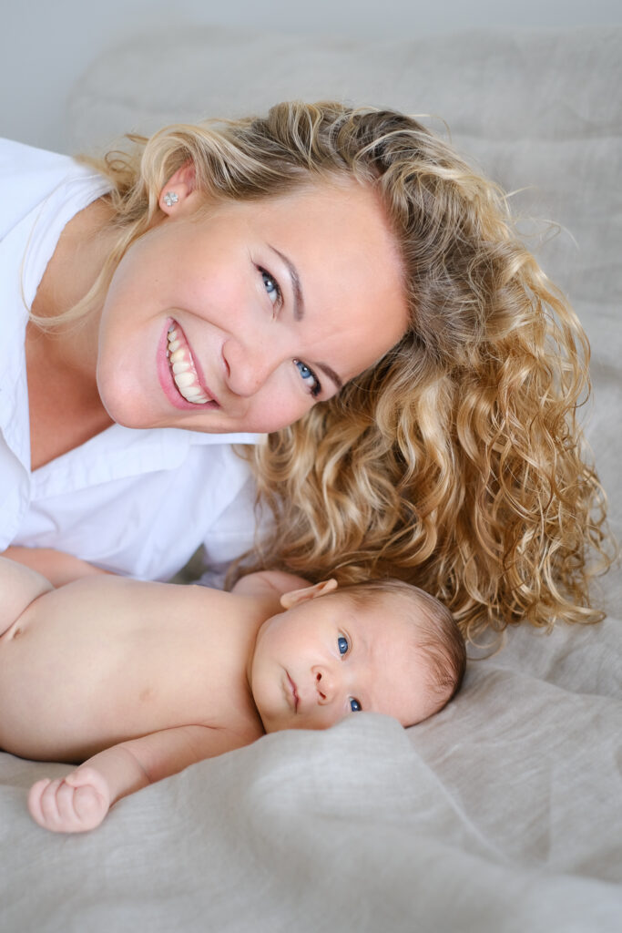 Äiti-vauvakuvaus. Valokuva.